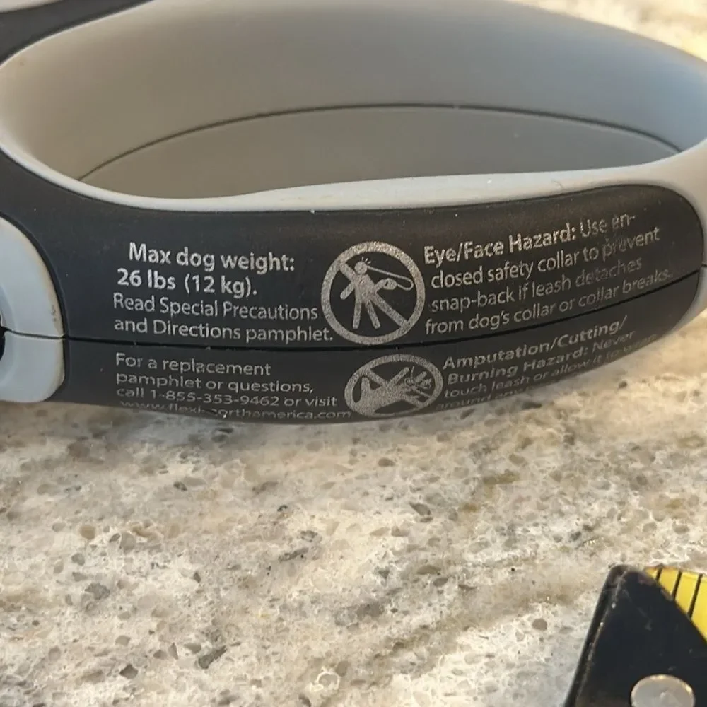 ⚫ Flexi Retractable Dog Leash – Gray/Black, Small Dogs up to 26 lbs